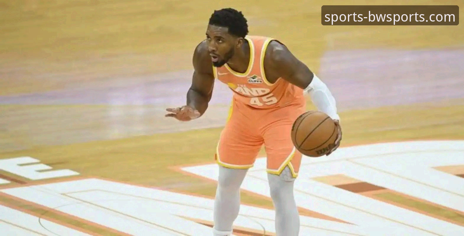 米切尔42分vs班凯罗36分：一场球星对轰战，哪个平台能让你看清每个细节？